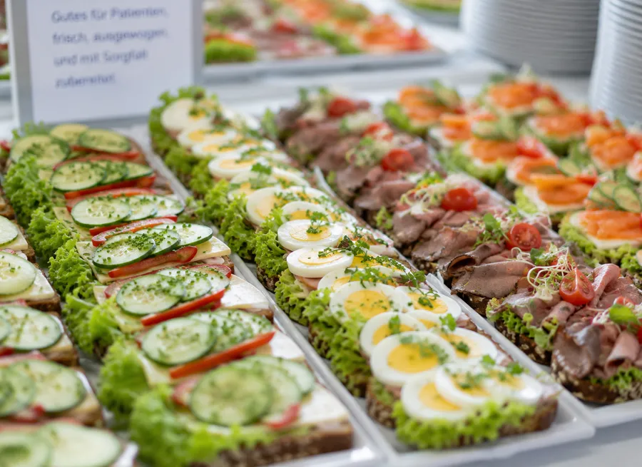 Gedecktes Buffet bei einer Firmenveranstaltung