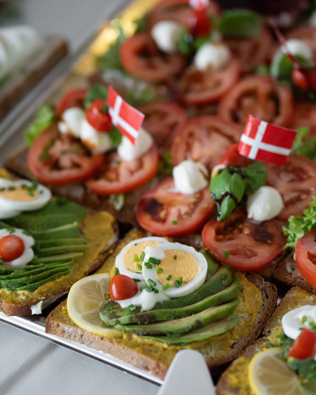 Dänisches Smørrebrød Catering – frisch belegte Belegbrote mit Lachs