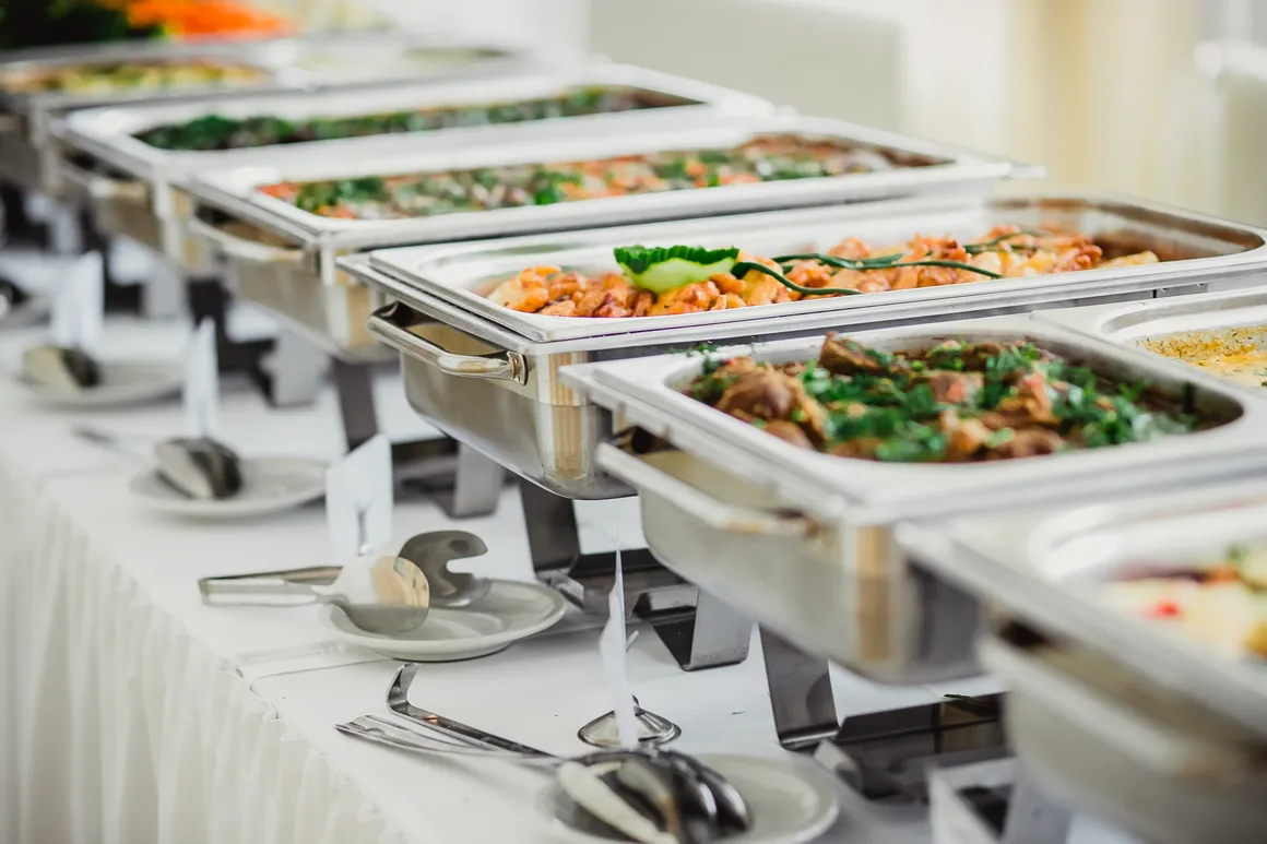 Oskar Davidson Catering – frische Zubereitung in der Produktionsküche