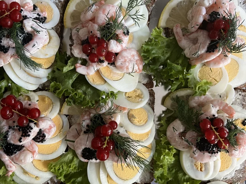 Smorrebrod-Lachs-Garnele-Eier